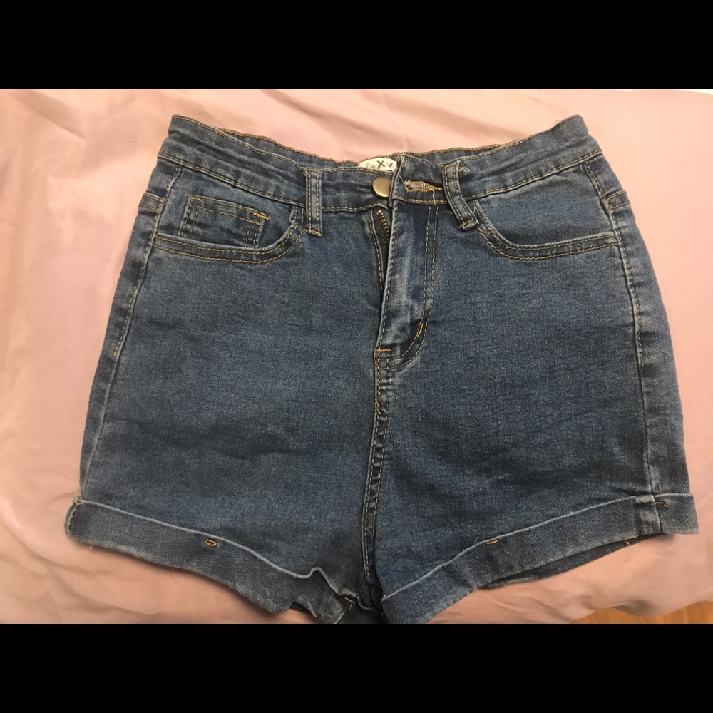 Shorts - Picture 2 of 3